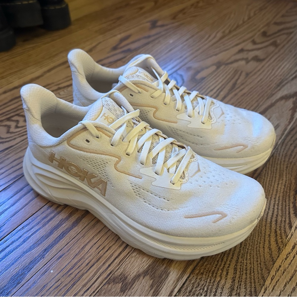Hoka Clifton 10
